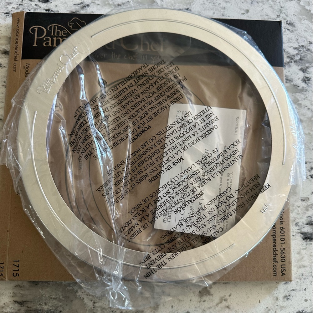 The Pampered Chef pie shield 1715 - Picture 2 of 3